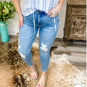 Judy Blue Light Wash Distressed Tummy Control Skinny Jeans Size 11/30